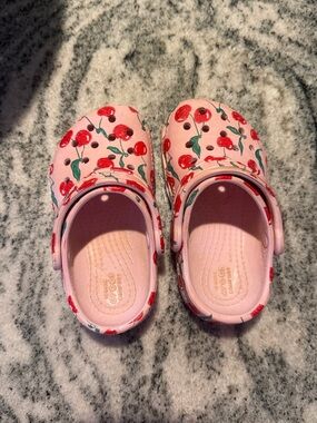 CROCS Kids Pink Cherry Print Clogs